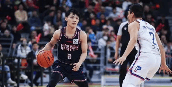 九游娱乐-包含广东宏远队力争夺冠，壮志凌云再战球场的词条