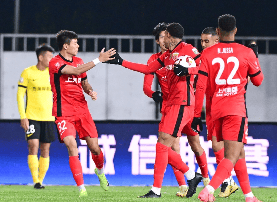 中超-莱昂纳多传射李新翔破门十人海港3-1河南(中超 莱昂纳多)