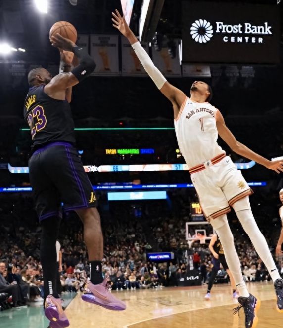包含NBA：文班亚马谈心目中的历史最佳阵容，库里、詹姆斯、邓肯、奥尼尔、乔丹的词条
