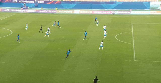 足协杯-青岛西海岸2-0大连鲲城进八强将战国安阿齐兹传射建