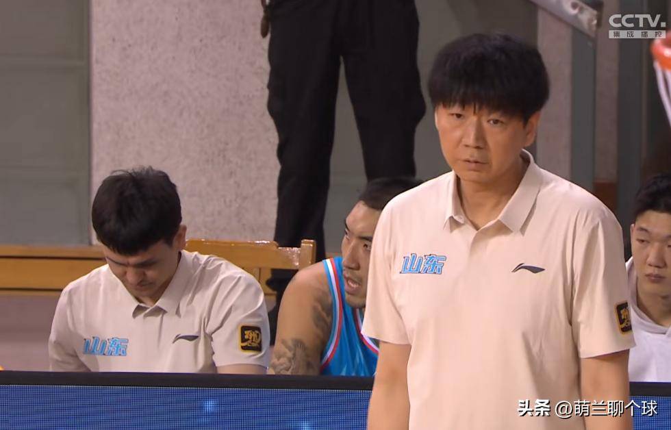 邱彪指导山东男篮训练：有投篮机会不投什么时候投？怎么打球？